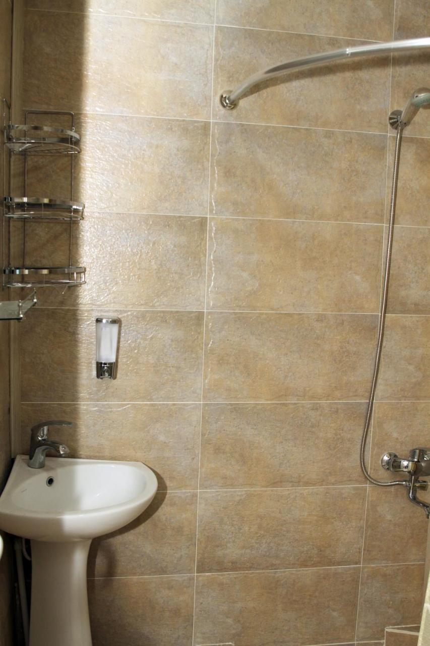 Georgian Hosts Tbilisi Hotel Екстериор снимка