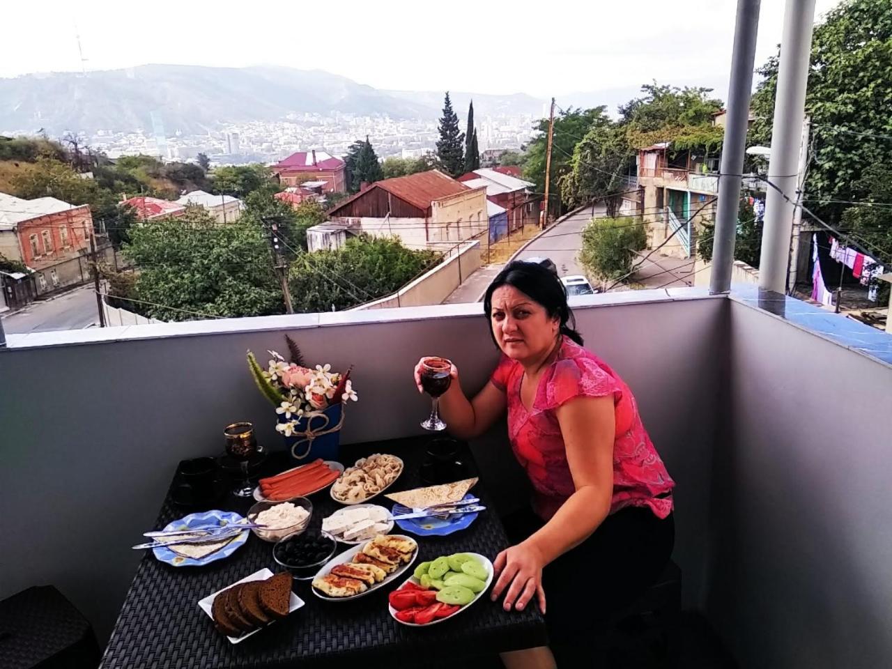 Georgian Hosts Tbilisi Hotel Екстериор снимка