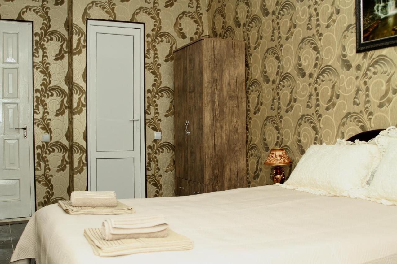 Georgian Hosts Tbilisi Hotel Екстериор снимка
